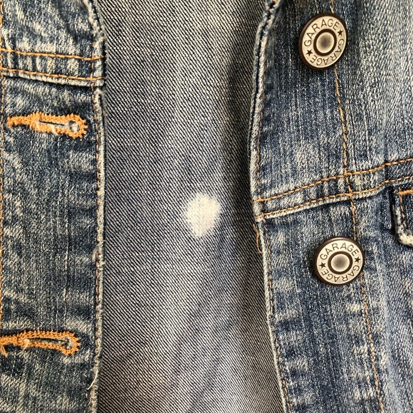 Simple and casual jean jacket - Picture 2 of 6